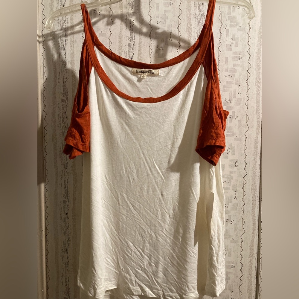 NWT Ladies Size Large Wishful Park Cold Shoulder Top